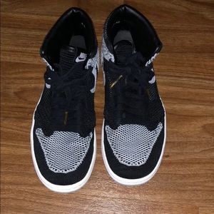 Big Kids Jordan Air 1 Retro High Flyknit shoes